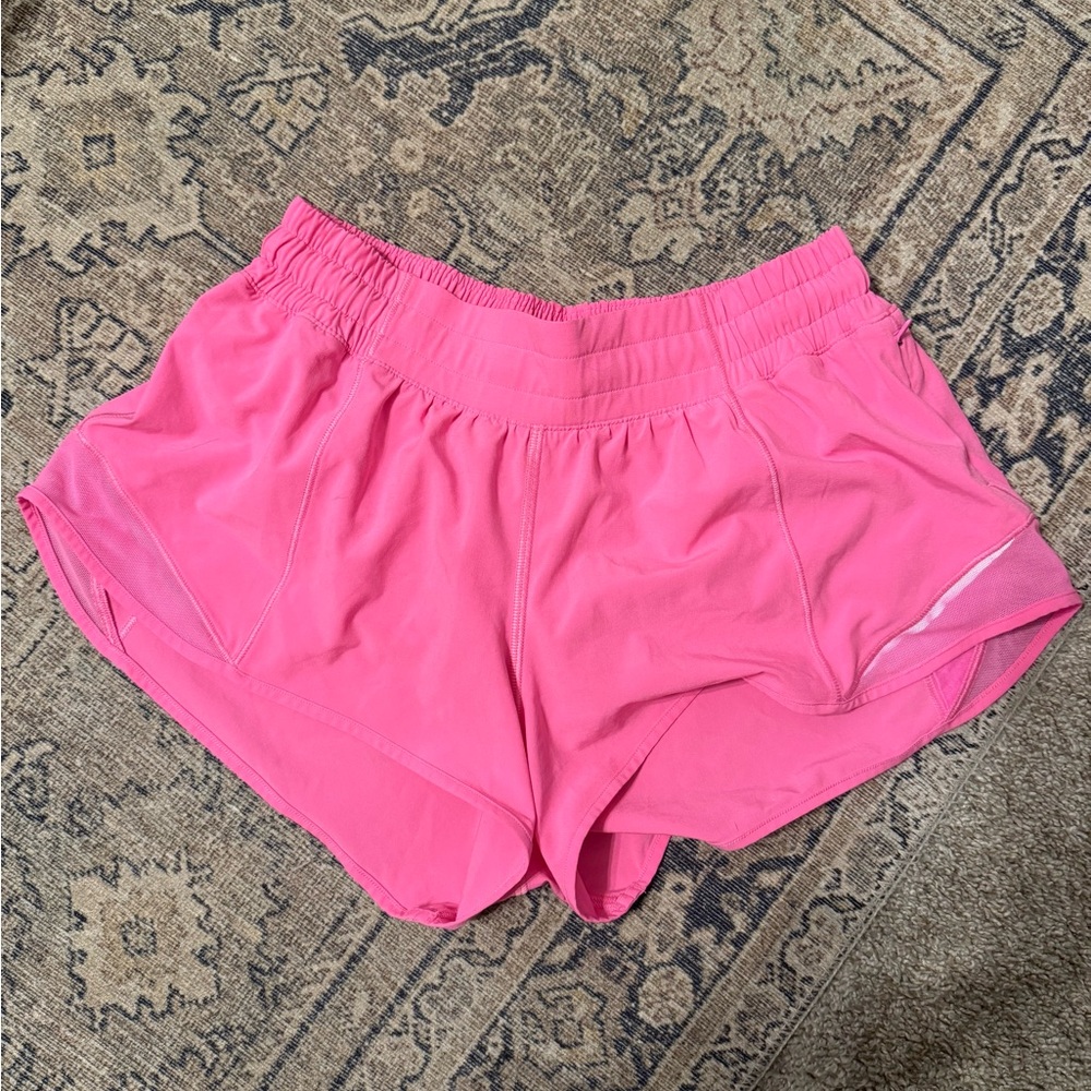 Lululemon Athletics Hotty Hot 2.5” shorts